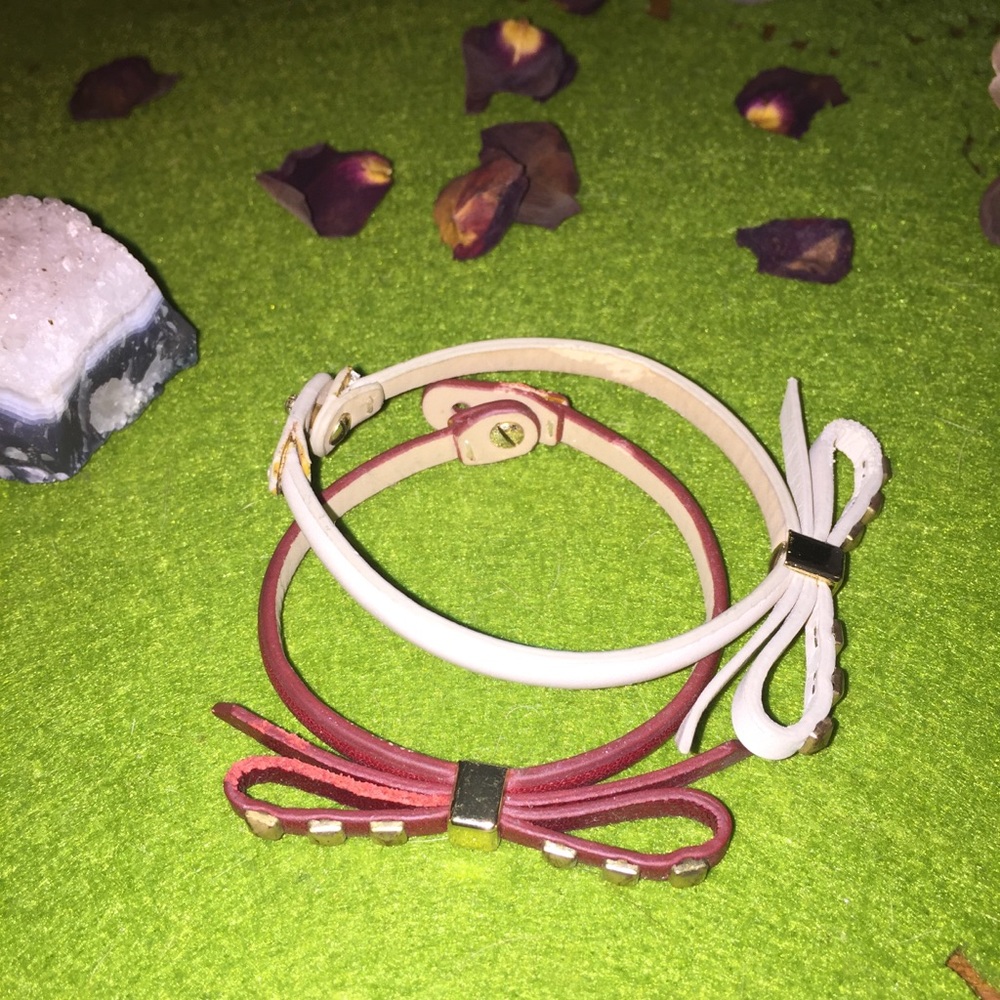 Banana republic gold studded bow bracelets pair - Picture 4 of 4